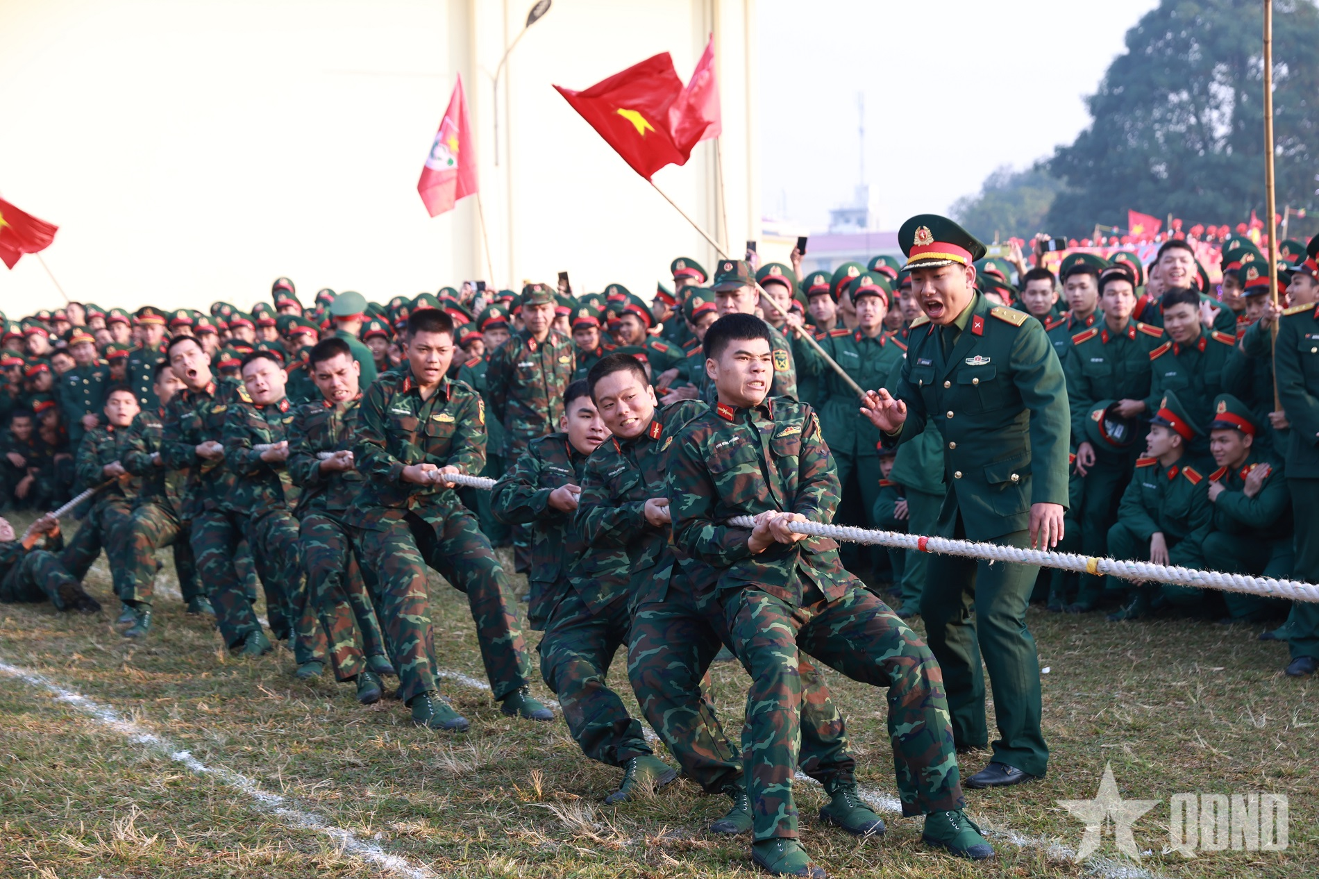 Hội trại truyền thống “thắp lửa” tự hào 50 năm Trường Sĩ quan Chính trị